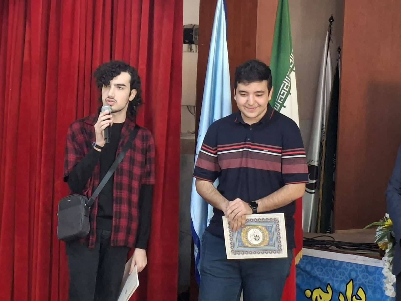 تقدیر از برگزیدگان کنکور دبیرستان استعداد درخشان سلطانی ۴ کرج