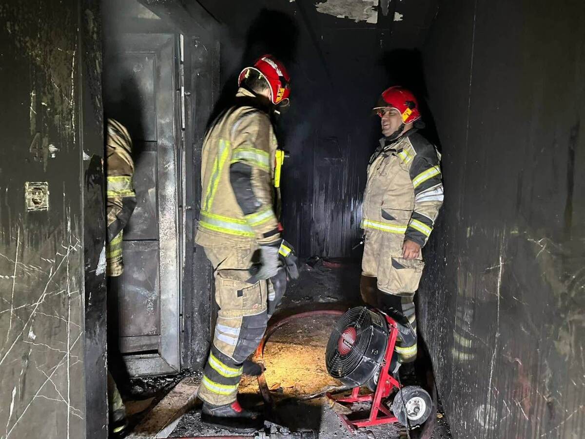 آتش‌سوزی در ساختمان اداری بزرگراه ستاری/ نجات ۷ نفر توسط آتش‌نشانان