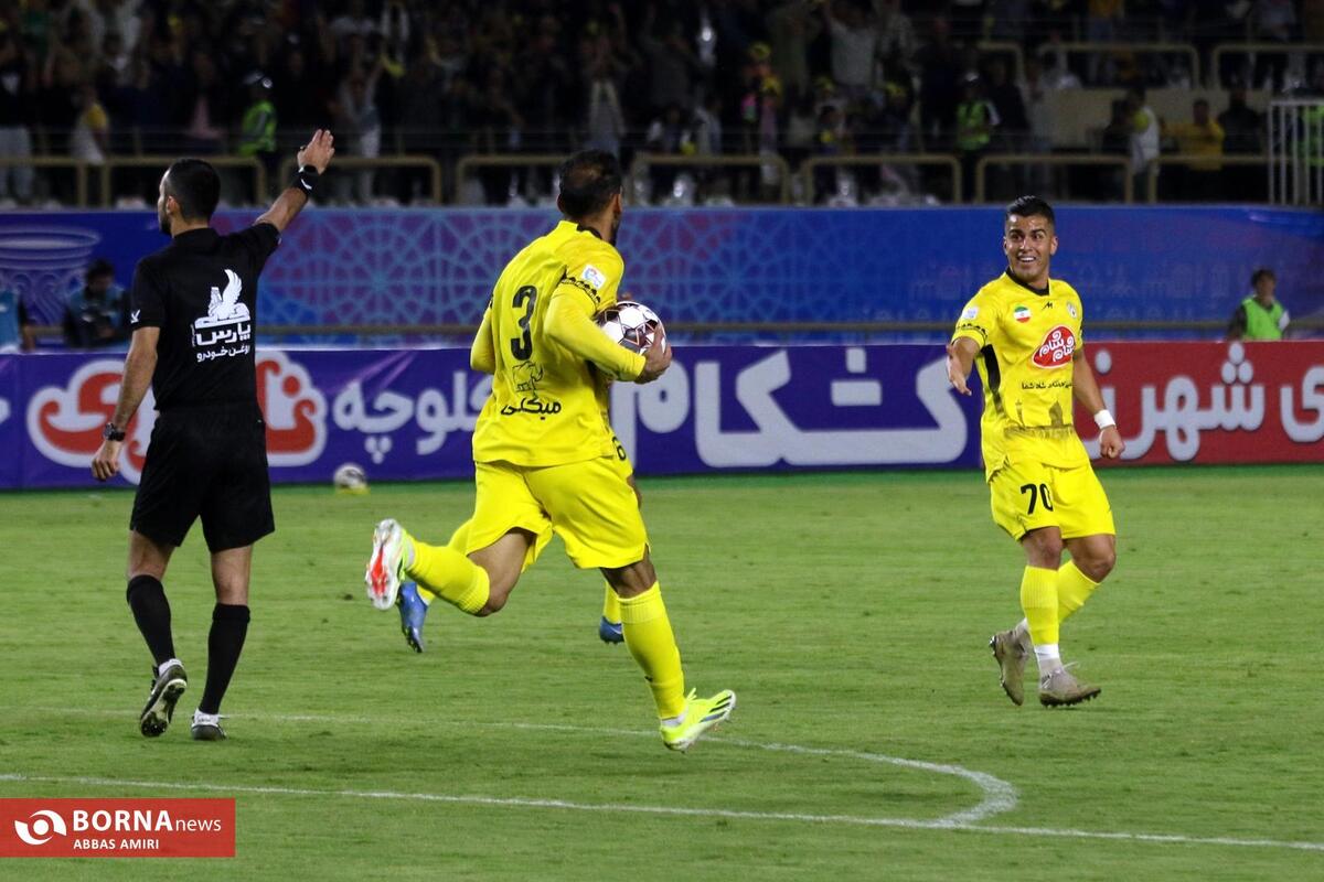 دیدار تیم های فجرسپاسی شیراز - مس رفسنجان