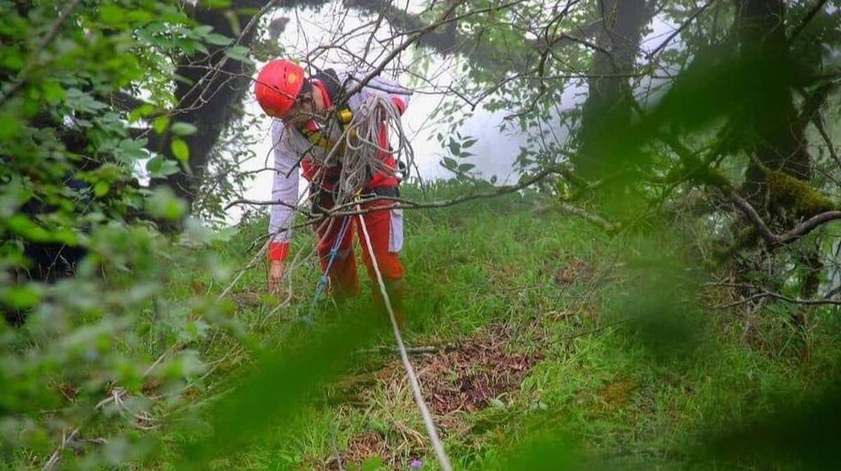 انتقال پاراگلایدرسوار سقوط کرده به مرکز درمانی