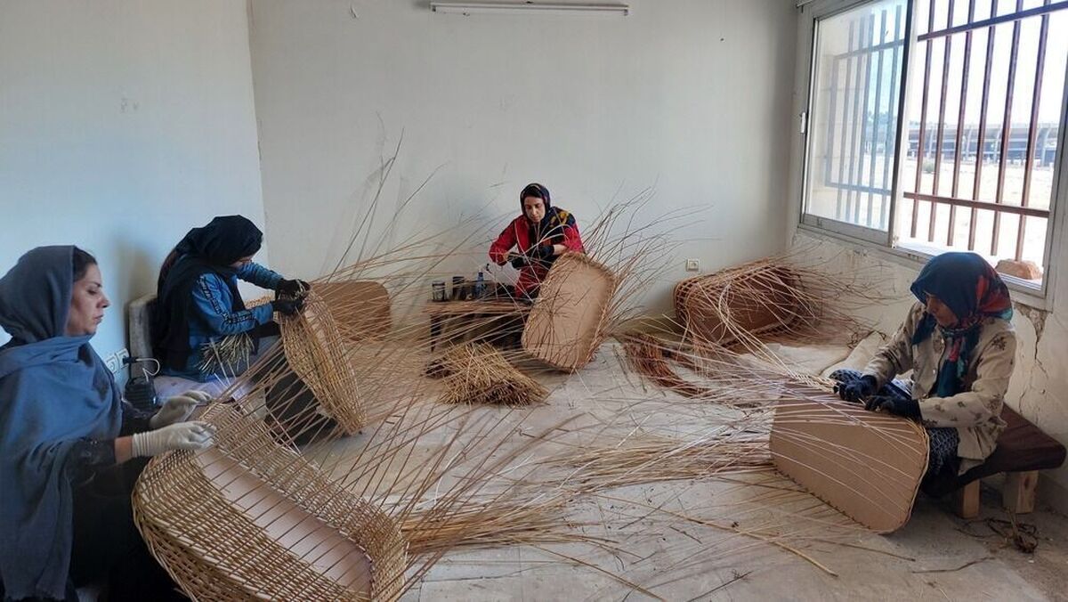 رنج مُرواربافی «داویجان» از خام‌فروشی تا فعالیت فصلی