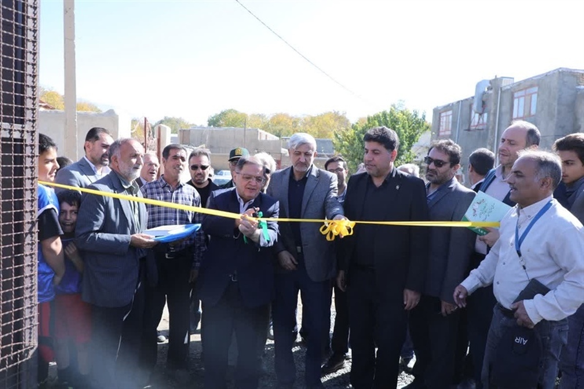 بهره‌برداری از زمین چمن عین‌آباد تویسرکان