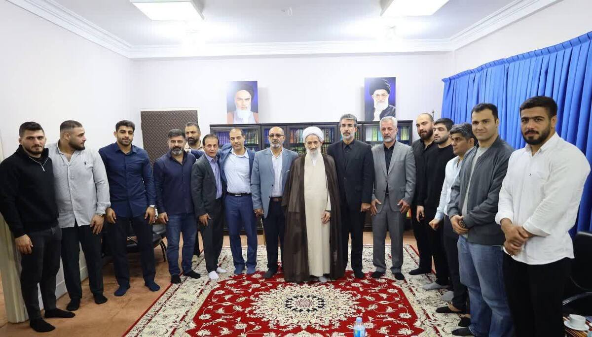 افتخارآفرینان مسابقات کشتی قهرمانی جهان با نماینده ولی فقیه در استان مازندران دیدار کردند