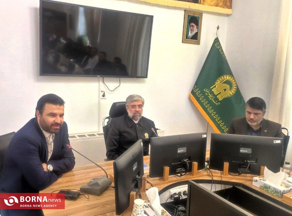 ۳۸۰ عنوان کتاب در ۲۵ هزار نسخه در رواق های کتاب حرم‌ رضوی در اختیار زائران است