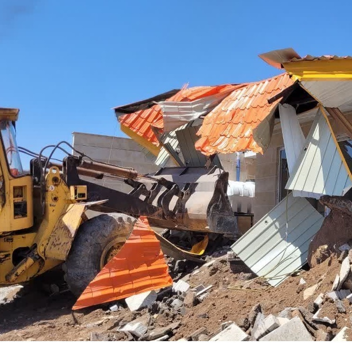 تداوم برخورد قاطع با ساخت‌وسازهای غیرمجاز در اردبیل / تخریب سه ملک غیرمجاز در منطقه ۳ شهرداری