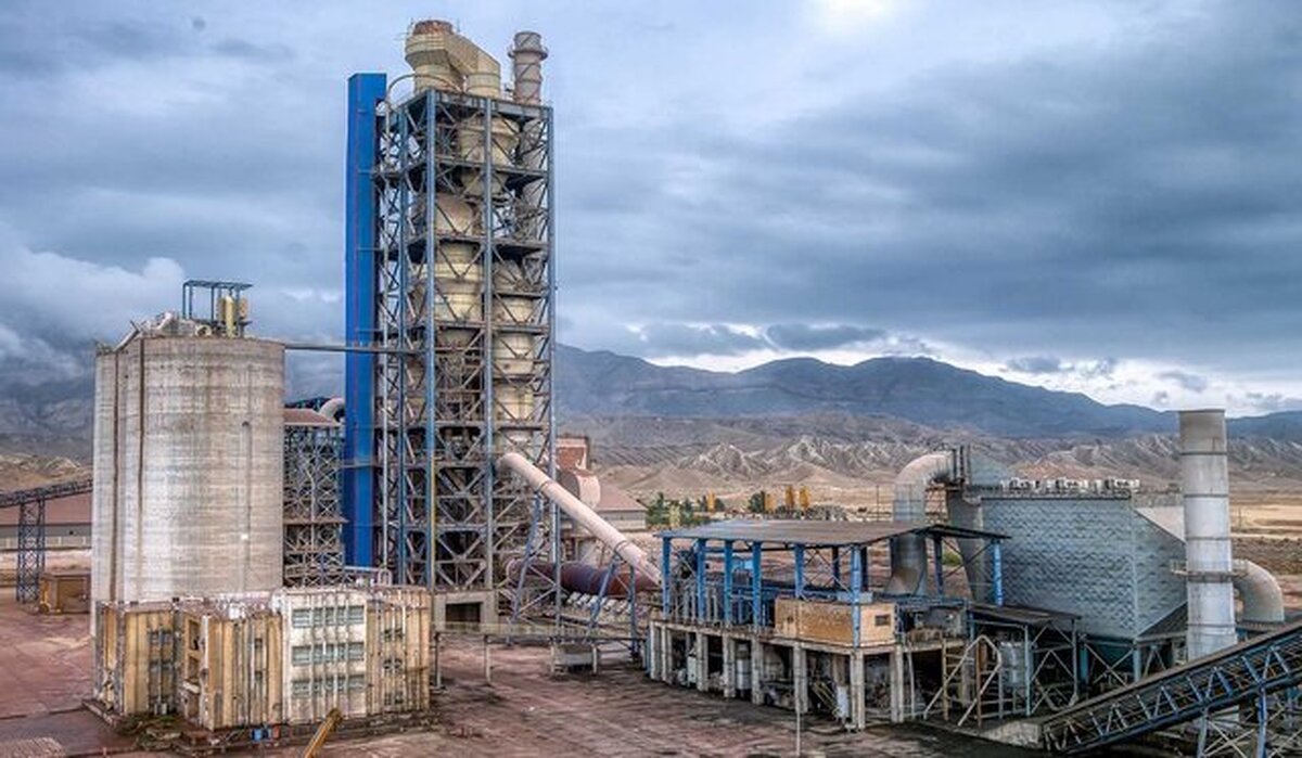 مجرب: بیش از ۴۰۰۰ واحد صنعتی و ۸۰۰ معدن در فارس فعال است