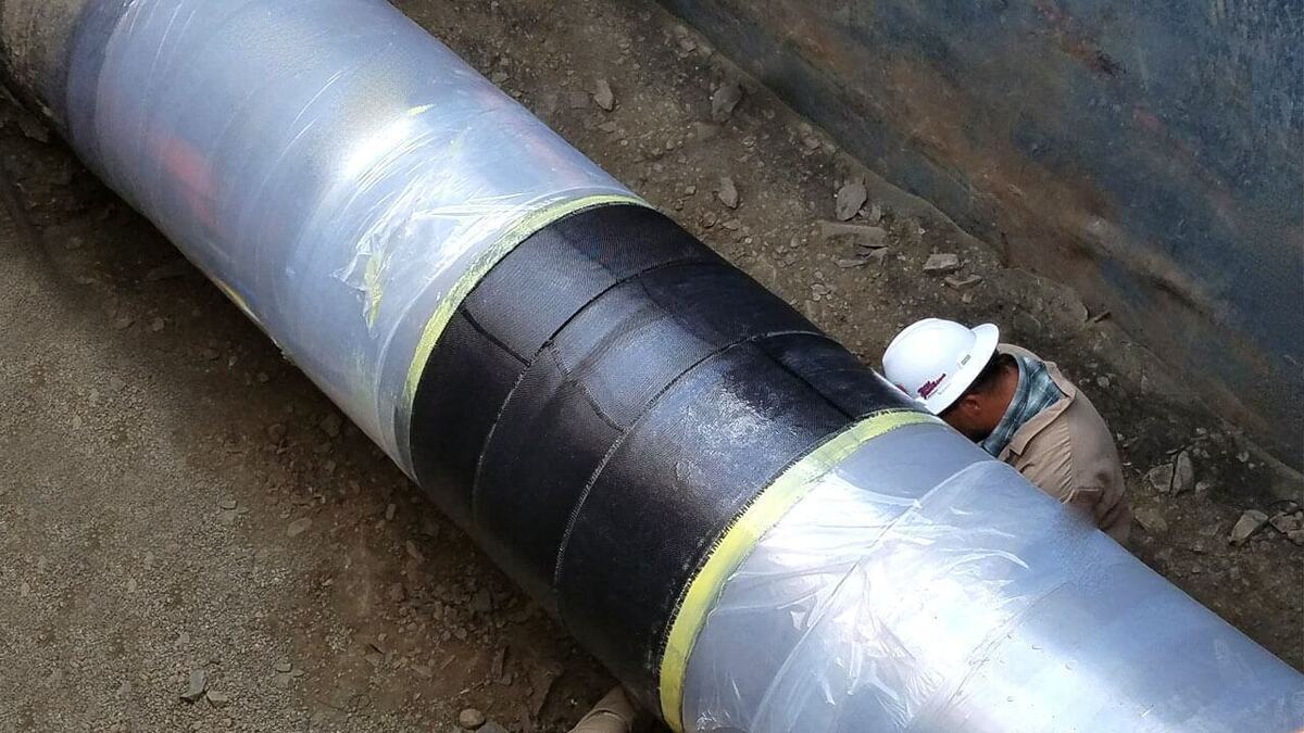 رفع نشتی بنزین در محدوده پل ۱۷ شهریور یزد