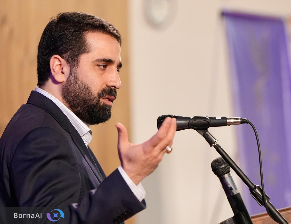 نباید در فضای مجازی تابع قوانین دیگر کشورها باشیم