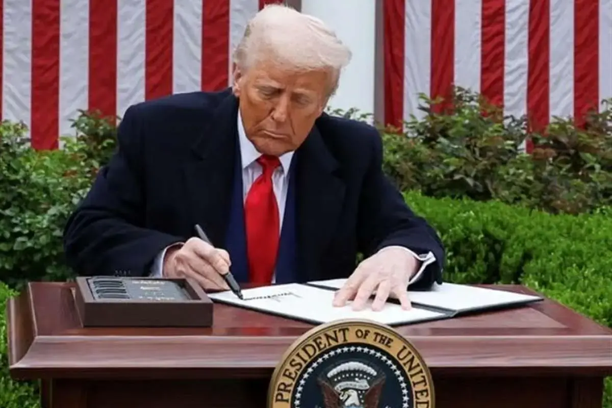 پرداخت ۲ هزار دلار به هر آمریکایی!/ ترامپ درآمد تعرفه‌ها را صرف محبوبیت می‌کند