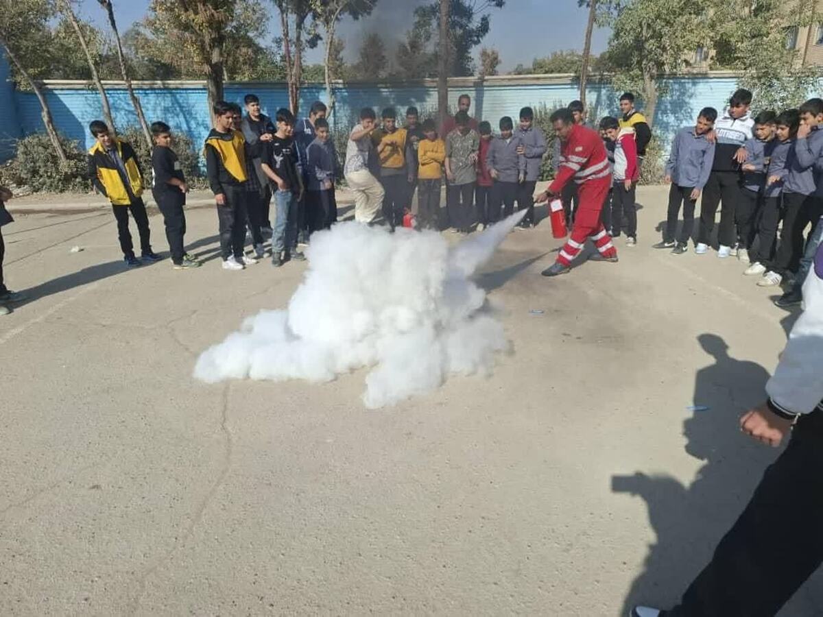 برگزاری دوره عمومی آموزش آتش‌نشانی در ۲۲ مدرسه پسرانه ناحیه یک کرج