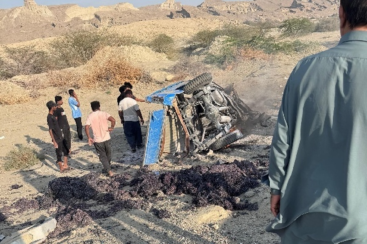 واژگونی و آتش‌سوزی نیسان سایپا در جاده جاسک – میناب ۳ کشته برجا گذاشت