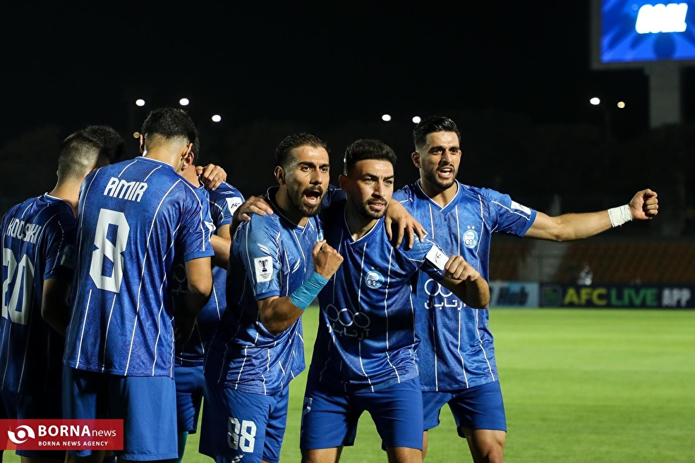 دیدار تیم های فوتبال استقلال - الوحدات