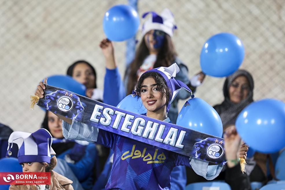 در حاشیه دیدار تیم های فوتبال استقلال - الوحدات