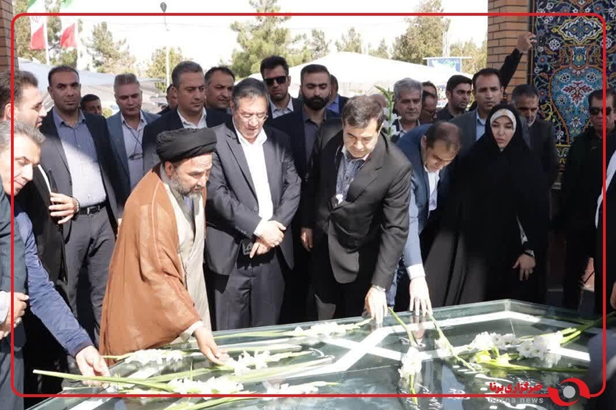 ادای احترام وزیر ورزش و جوانان به مقام والای شهدا  در بناب