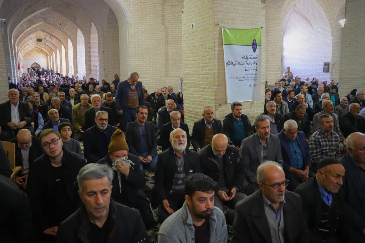 آمریکا، ابرقدرتی پوشالی و رو به افول است