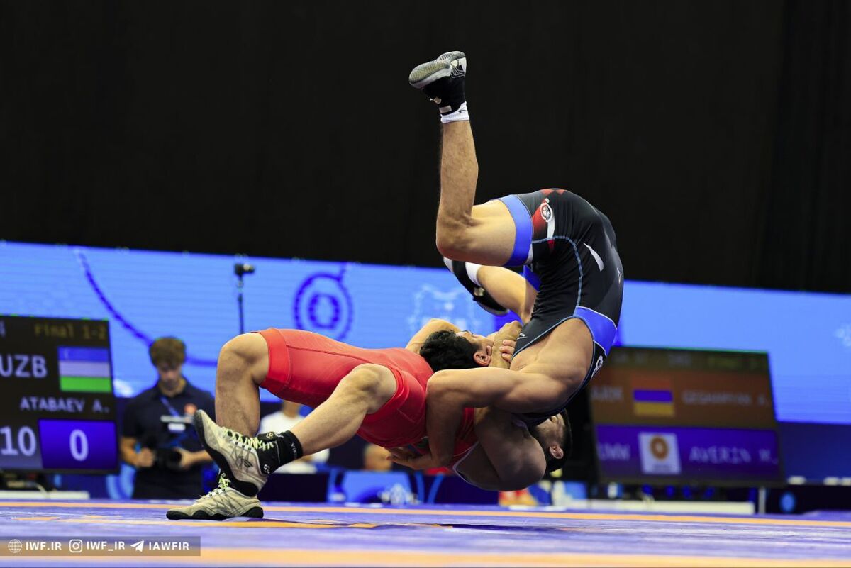 کشتی آزاد زیر ۲۳ سال جهان/ عظیمی فینالیست شد/ محمد بخشی از دور رقابت‌ها کنار رفت