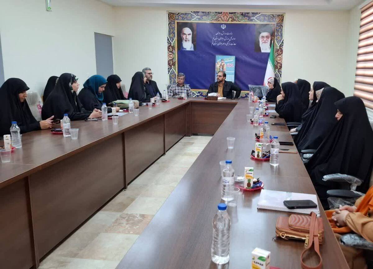 نشست هم‌اندیشی «کارگروه دختران ایران‌زمین» برگزار شد