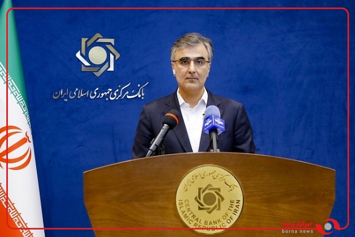 فرزین رئیس بانک مرکزی در جریان بررسی نحوه اجرای سال نخست برنامه هفتم