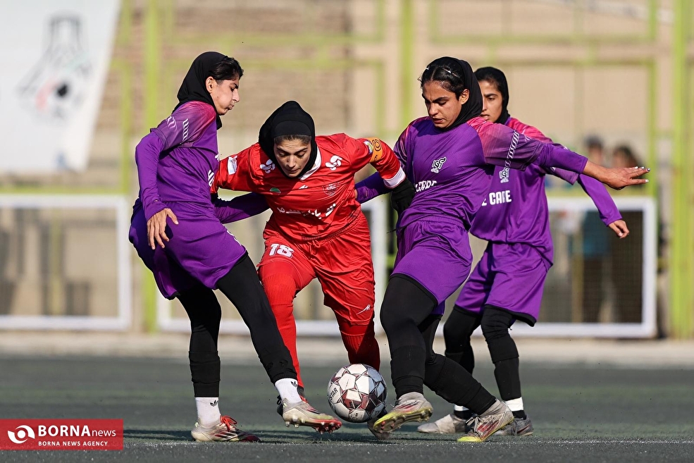 دیدار تیم های فوتبال دختران آوا - پرسپولیس