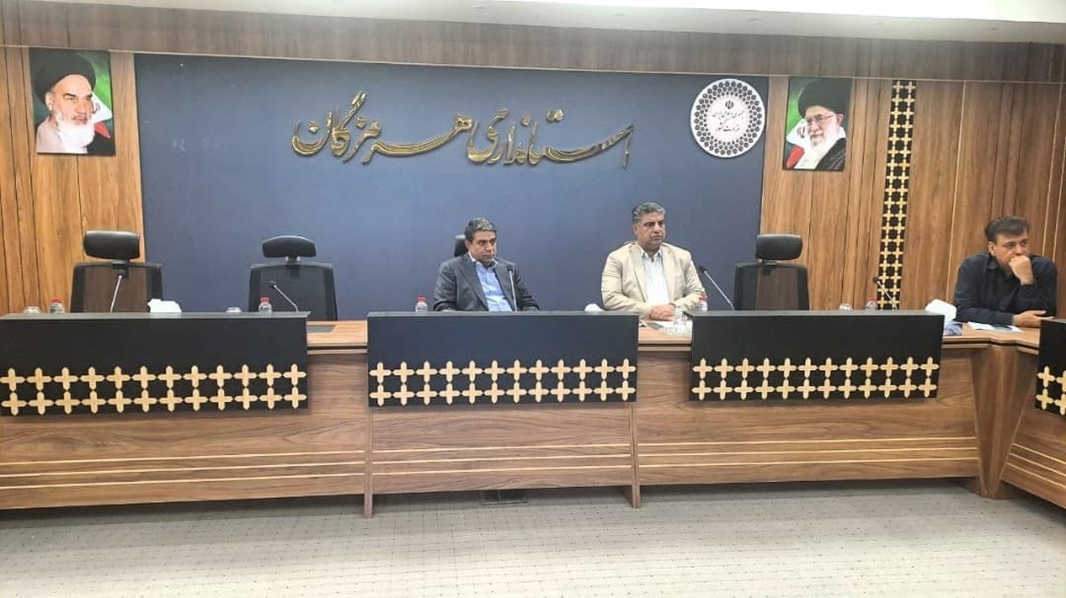 تأکید معاون عمرانی استانداری هرمزگان بر رفع فوری موانع اجرای پروژه آب‌شیرین‌کن چارک