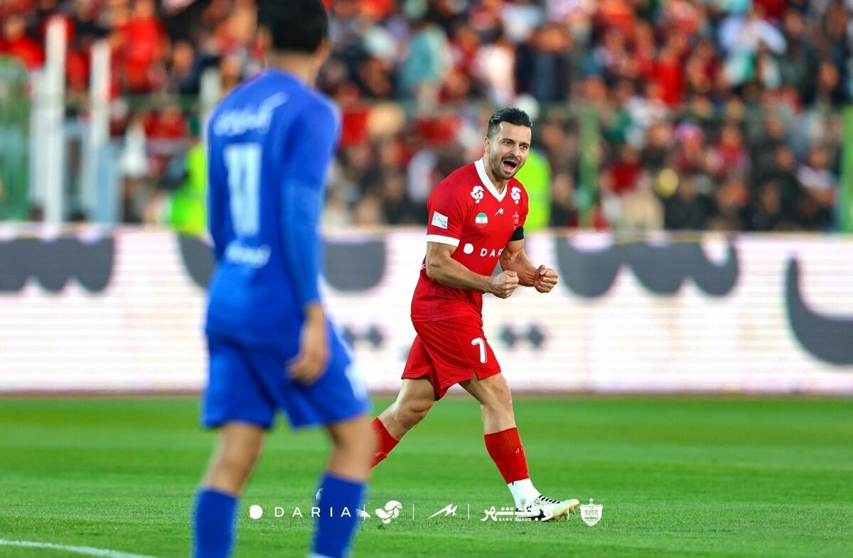 بازوبندی که برای سروش و اوسمار ویرا " آمد " داشت/ کمربند پرسپولیس محکم تر از قبل!