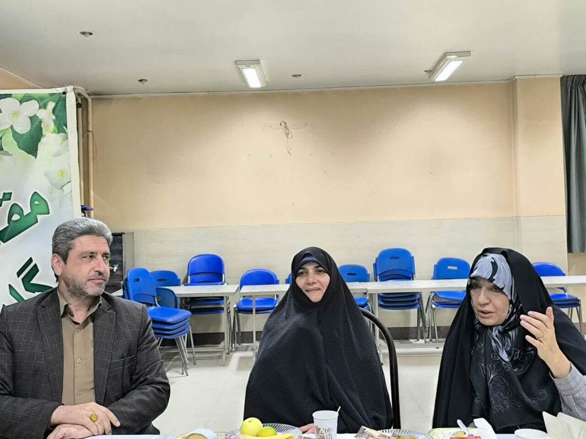 بازدید معاون امور زنان و خانواده وزارت کشور از دبیرستان دخترانه شبانه‌روزی دکتر حسابی شهرستان تیران و کرون