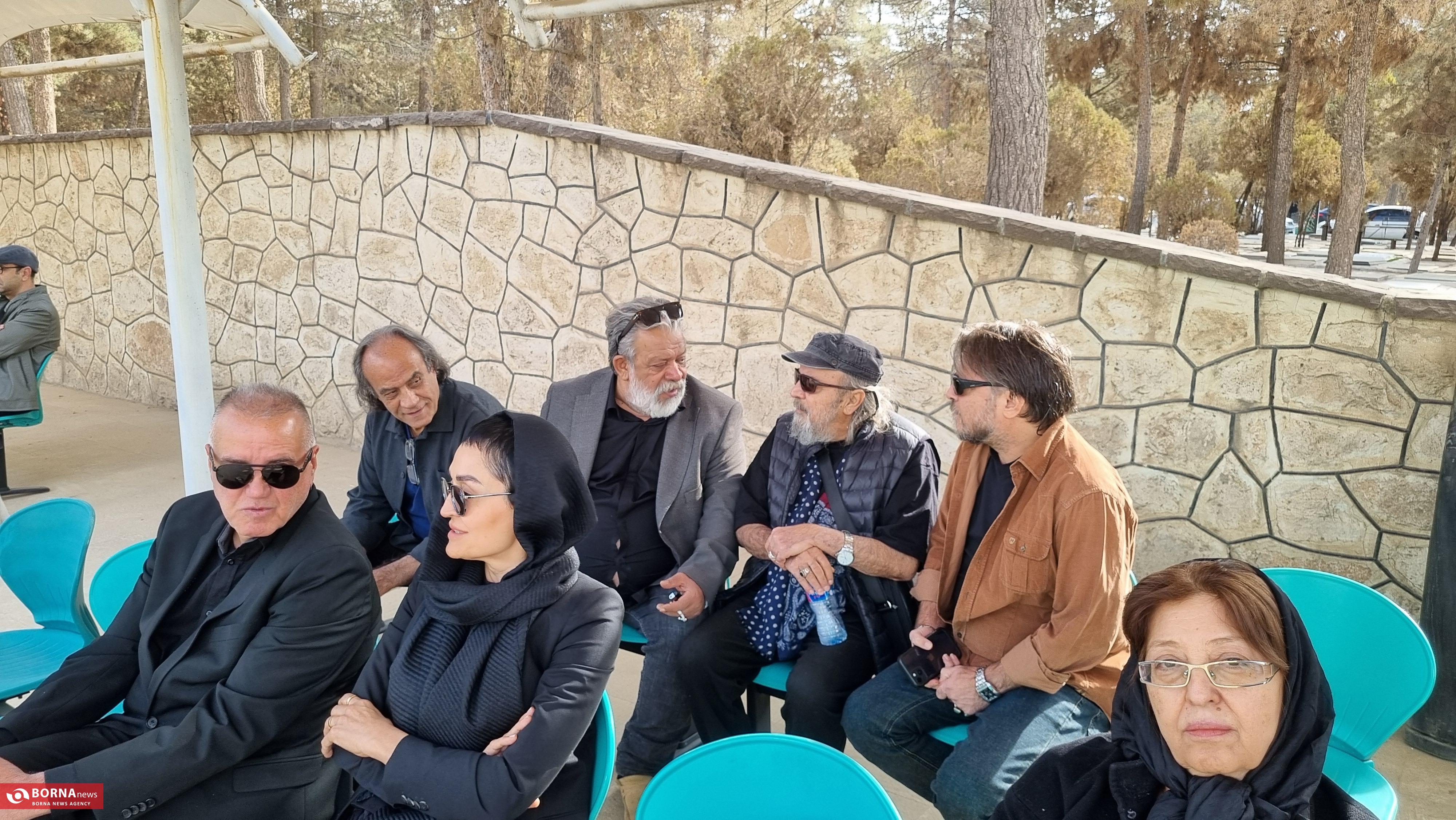 پیکر همایون ارشادی به خاک سپرده شد پیکر همایون ارشادی به خاک سپرده شد