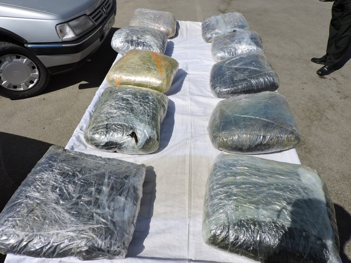 کشف بیش از ۴ تن مواد مخدر در الیگودرز/ ۵ قاچاقچی دستگیر شدند