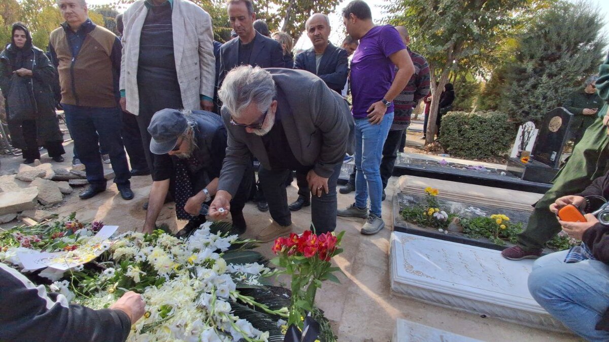 پیکر هنرمند درخشان سینما و تئاتر، همایون ارشادی در کرج به خاک سپرده شد