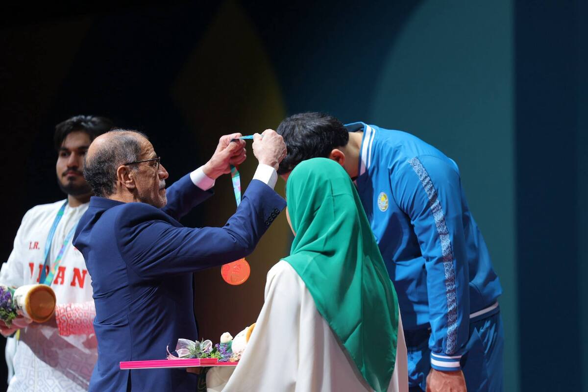 توزیع مدال وزنه برداری در بازی‌های کشورهای اسلامی توسط رئیس کمیته ملی المپیک 