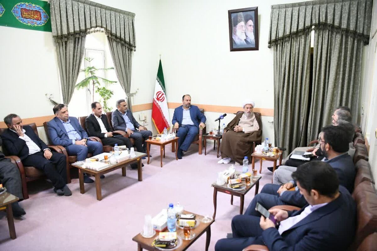 امام جمعه شیراز: کلید همراهی نسل جدید، تعامل است نه تقابل