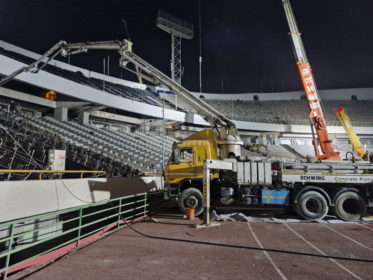 بازدید مدیرعامل و معاون فنی شرکت توسعه و تجهیز اماکن ورزشی از ورزشگاه آزادی/ تداوم تلاش‌های شبانه پیش از افتتاح+ تصاویر
