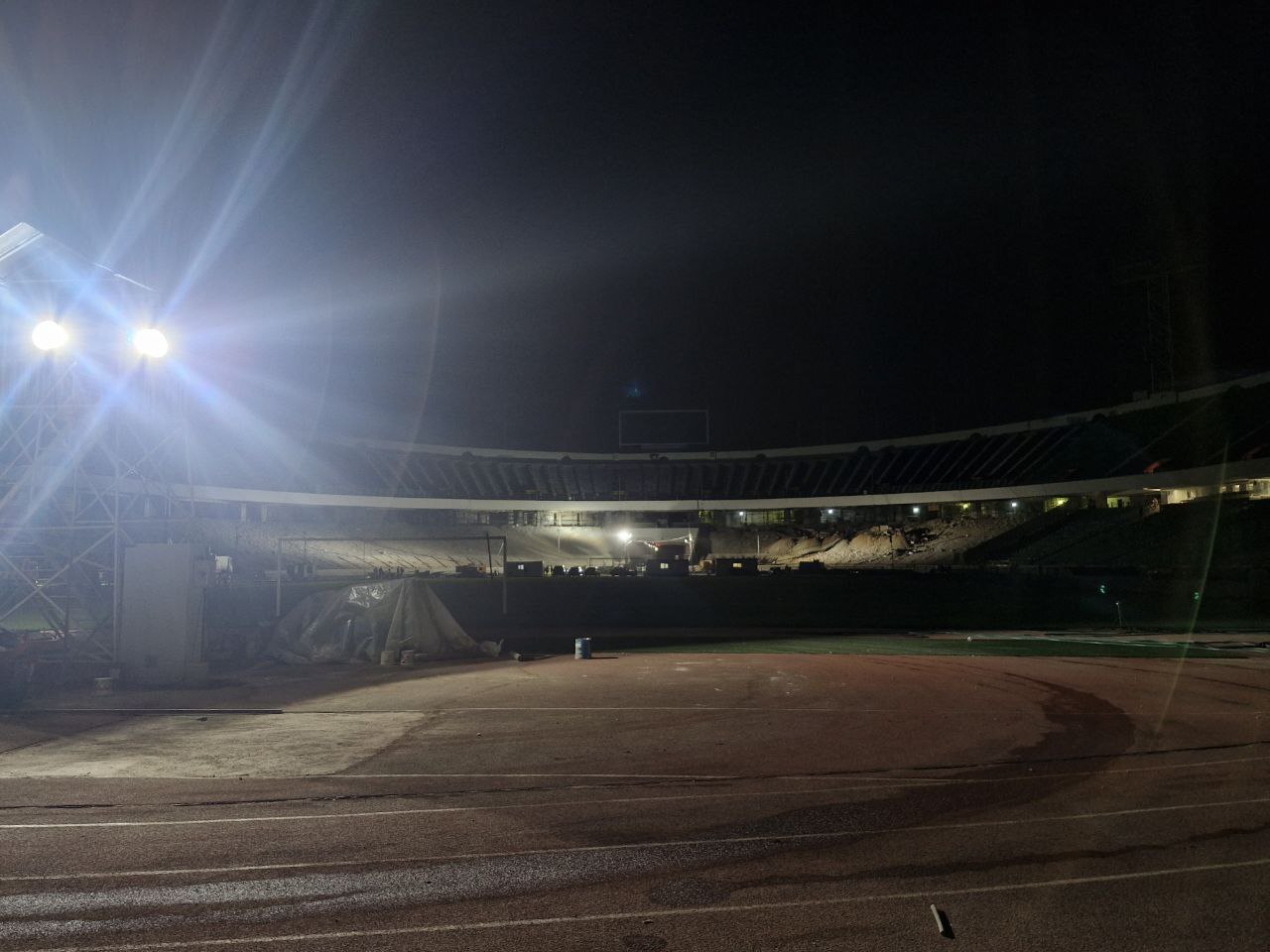 بازدید مدیرعامل و معاون فنی شرکت توسعه و تجهیز اماکن ورزشی از ورزشگاه آزادی/ تداوم تلاش‌های شبانه پیش از افتتاح+ تصاویر