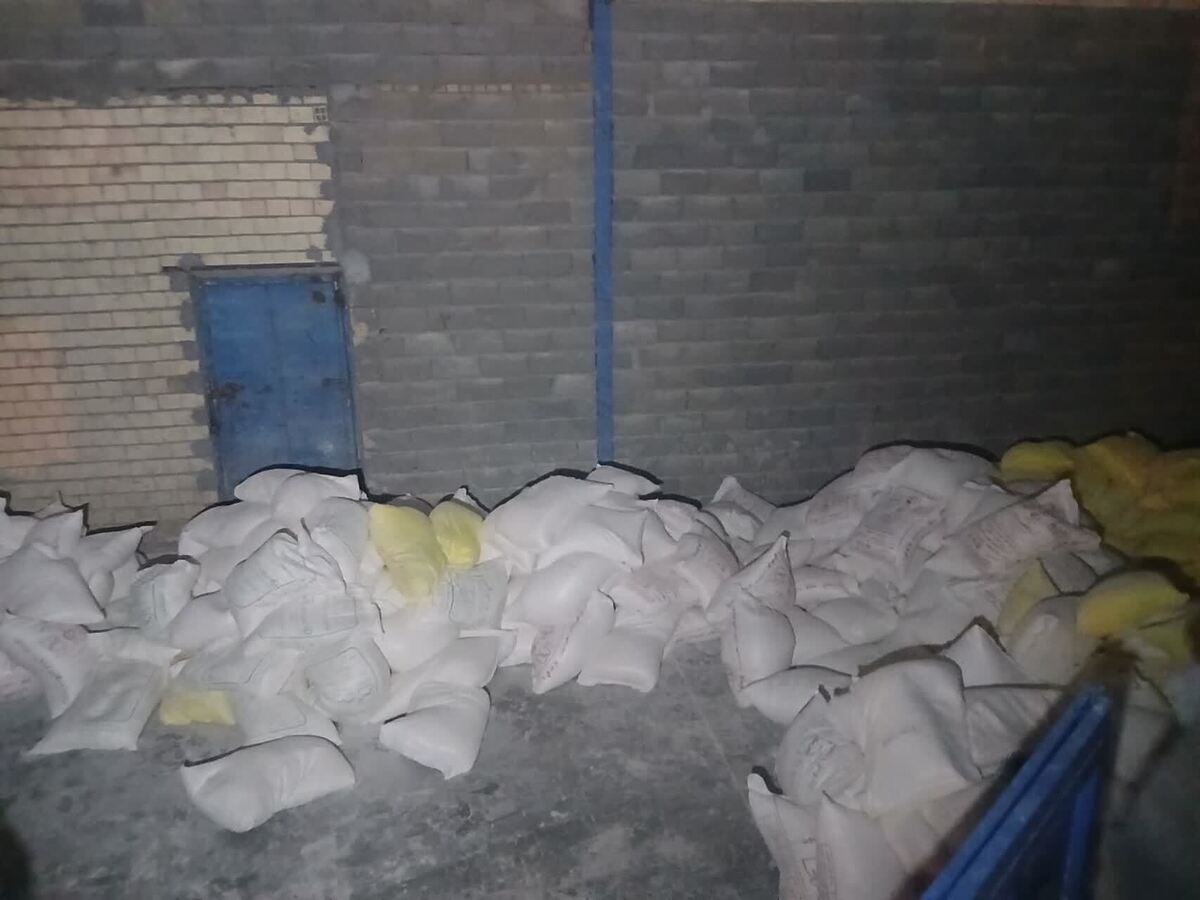 کشف سه انبار آرد قاچاق در کرمانشاه و دستگیری سه متهم