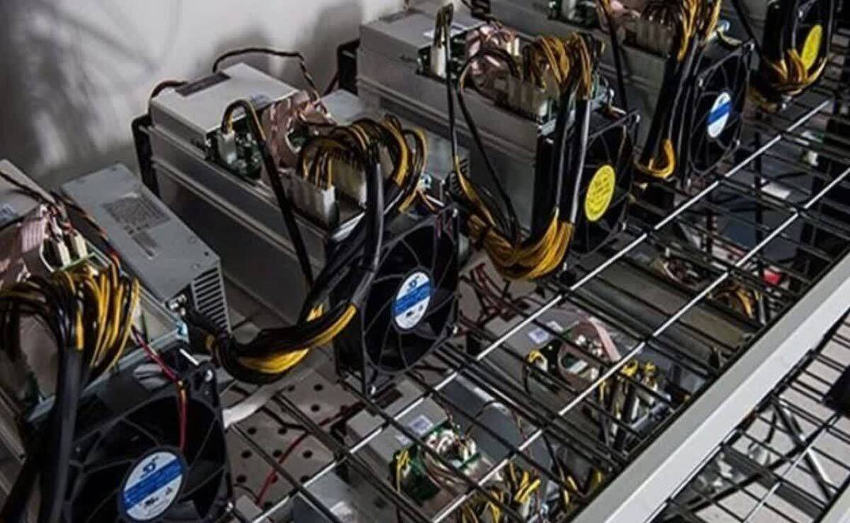 کشف و شناسایی ۸ دستگاه ماینر غیرمجاز در اراک