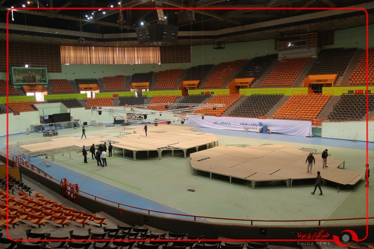 آماده سازی سالن کشتی جهت برگزاری مسابقات بازی های کشورهای اسلامی