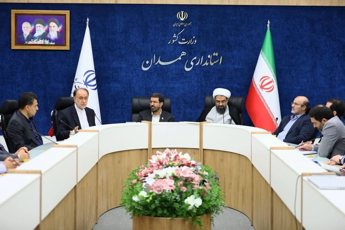 بررسی طرح ساماندهی میدان میوه و تره‌بار و طرح جوانی جمعیت در جلسه راهبری استان همدان / تأکید بر اجرای کامل مصوبات و آغاز هم‌زمان پروژه‌های ترافیکی