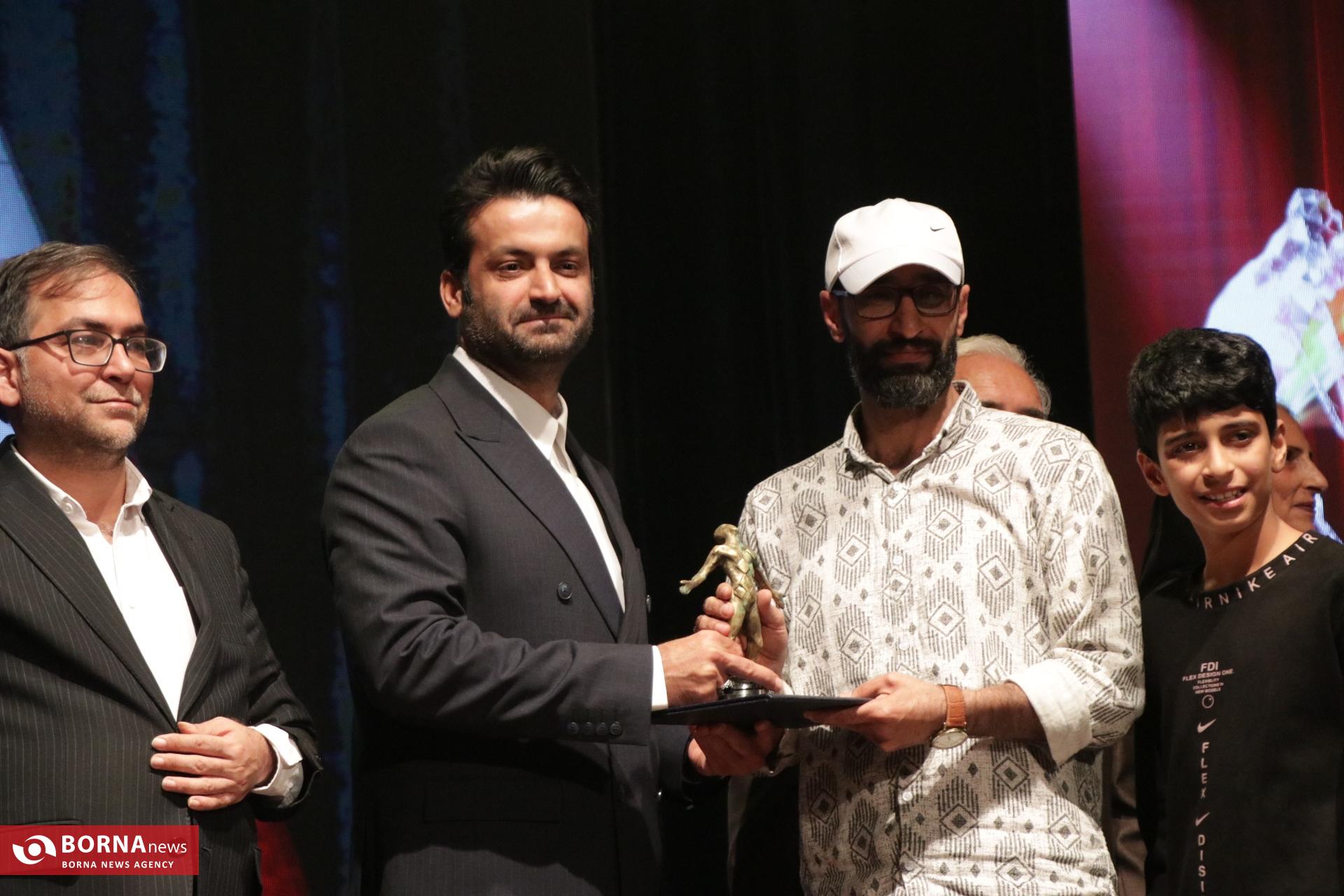 پایان سی و دومین جشنواره تئاتر فارس / تکریم نیم قرن هنرمندی استاد شهسواری