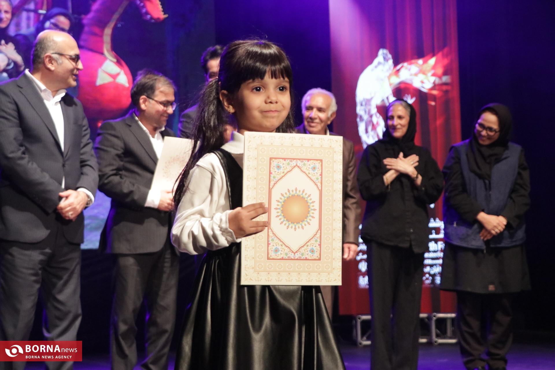 پایان سی و دومین جشنواره تئاتر فارس / تکریم نیم قرن هنرمندی استاد شهسواری