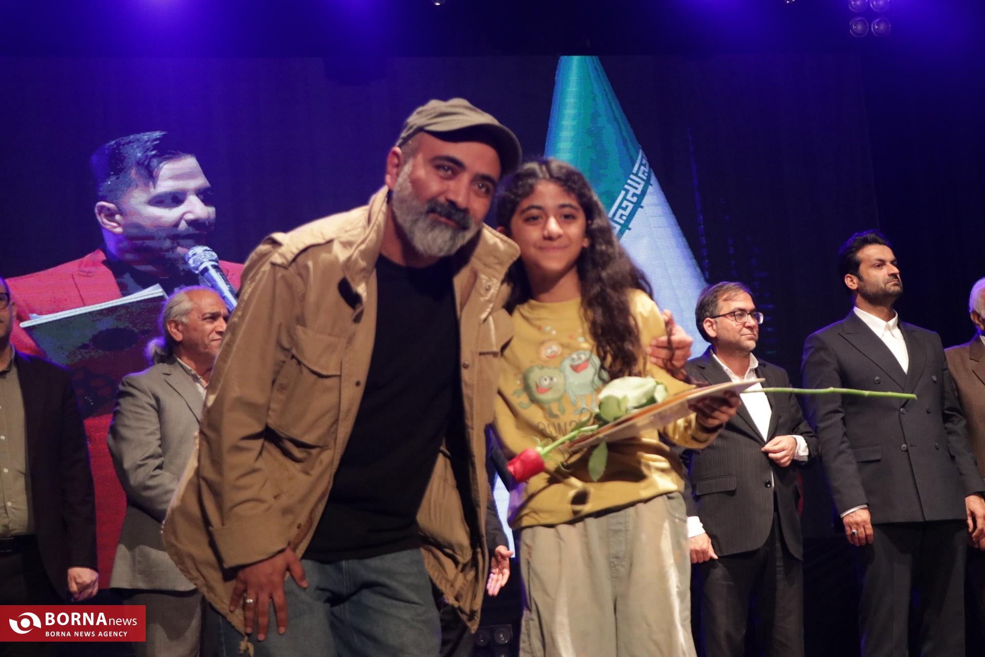 پایان سی و دومین جشنواره تئاتر فارس / تکریم نیم قرن هنرمندی استاد شهسواری