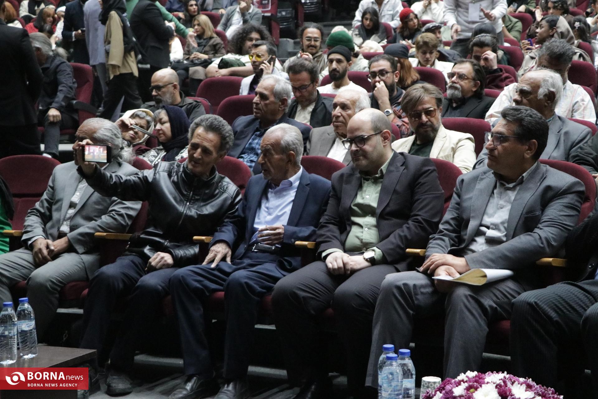 پایان سی و دومین جشنواره تئاتر فارس / تکریم نیم قرن هنرمندی استاد شهسواری