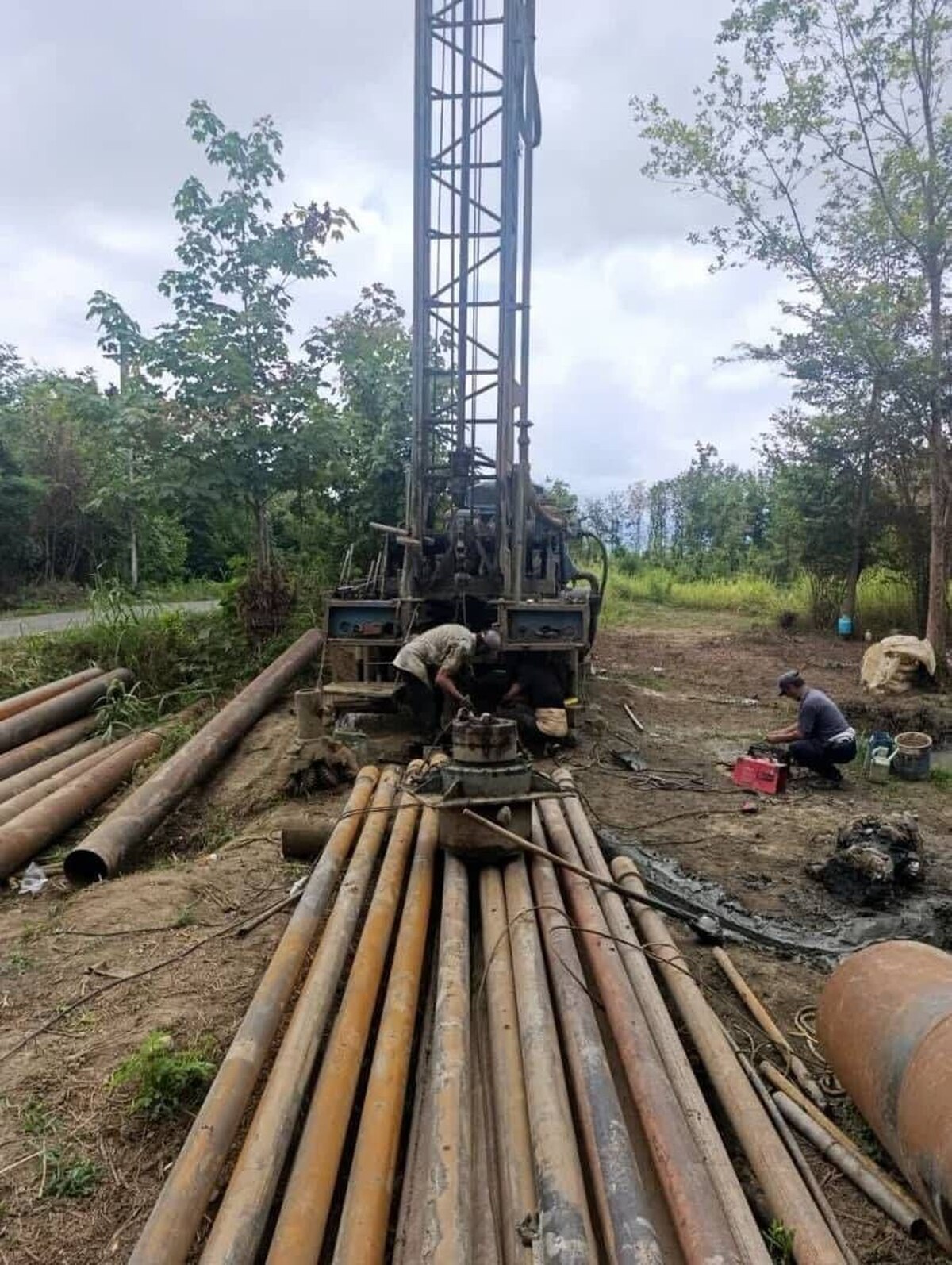 حفر یک حلقه چاه عمیق در روستای سپردان شهرستان املش به ظرفیت ۱۰ لیتر بر ثانیه