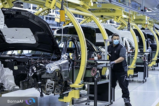 مسیر واردات خودرو ما را ۱۰ سال عقب انداخت/
مهلت یک‌ساله رئیس‌جمهور به خودروسازان برای تولید خودرو برقی