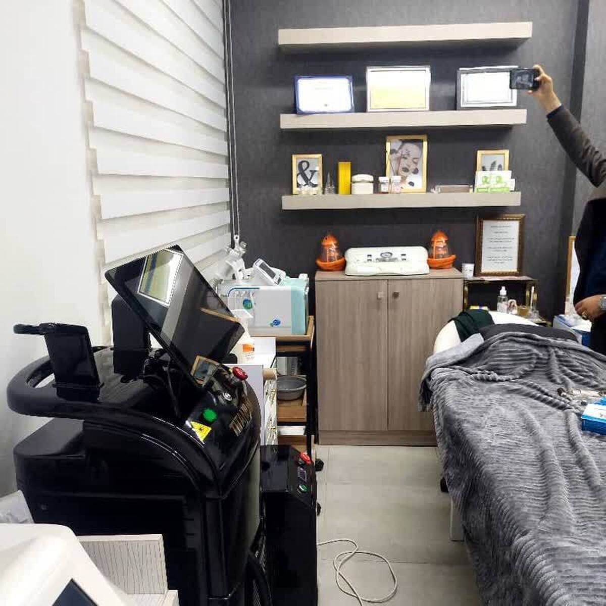 پلمب یک مرکز زیبایی غیرمجاز در آبادان