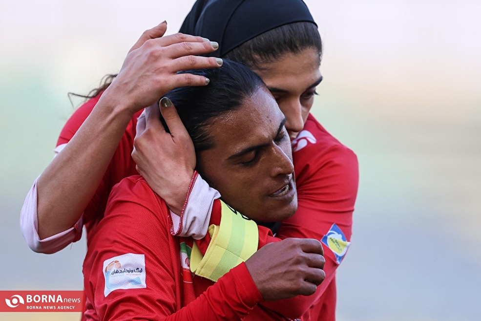 دیدار تیم های فوتبال دختران پرسپولیس - یاسام