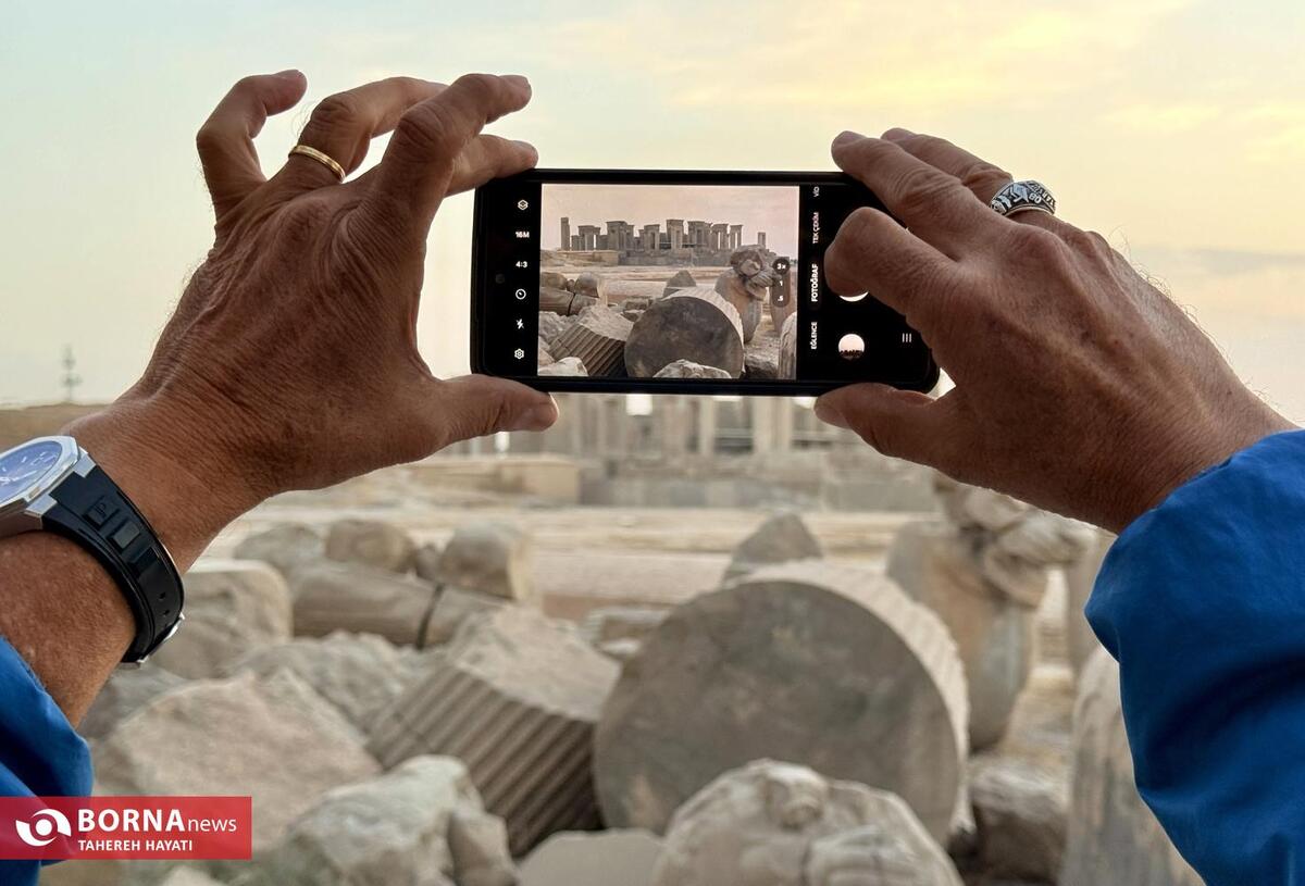 بازدید گردشگران از اماکن تاریخی  فارس
