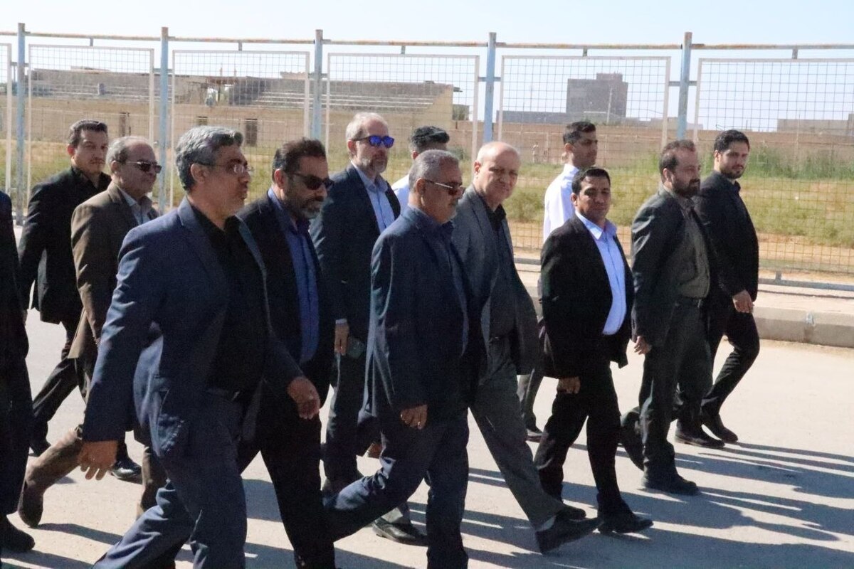 ادای احترام معاون وزیر ورزش به شهید گمنام در ورزشگاه تختی / مناف هاشمی از پروژه های زیرساختی شادگان بازدید به عمل آورد + عکس