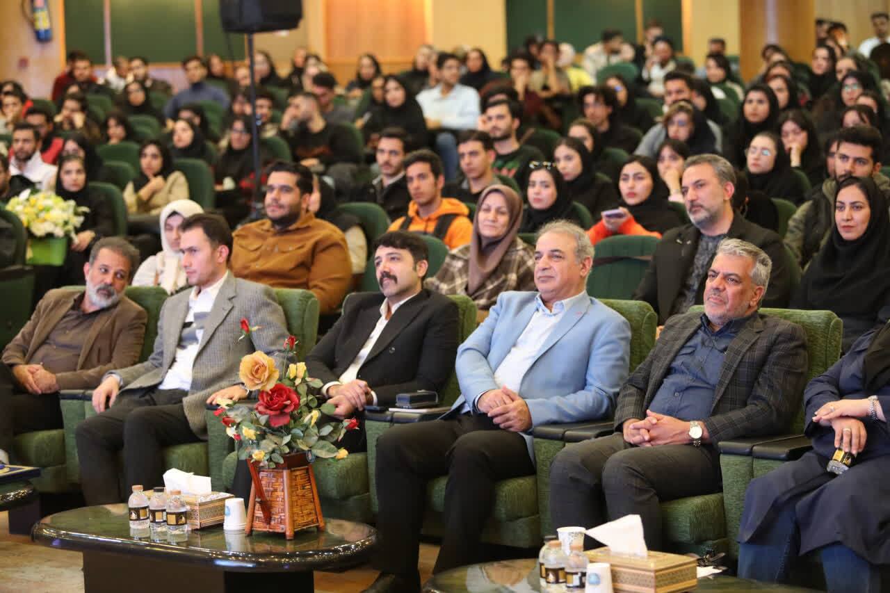 برگزاری همایش بزرگداشت کتاب، کتابخوانی و روز کتابدار در دانشگاه آزاد واحد کرج برگزاری همایش بزرگداشت کتاب، کتابخوانی و روز کتابدار در دانشگاه آزاد واحد کرج