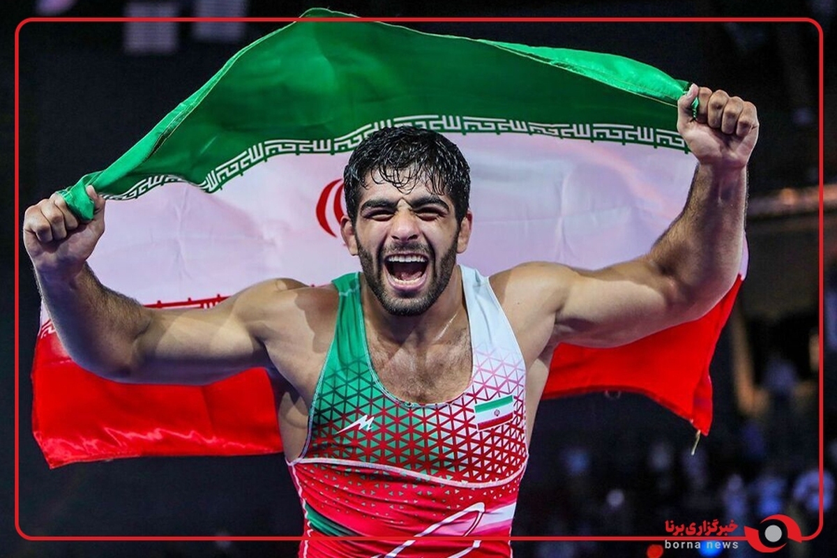 دور افتخار سعید ساروی با پرچم ایران بعد از قهرمانی در رقابت های کشتی بازی های کشورهای اسلامی