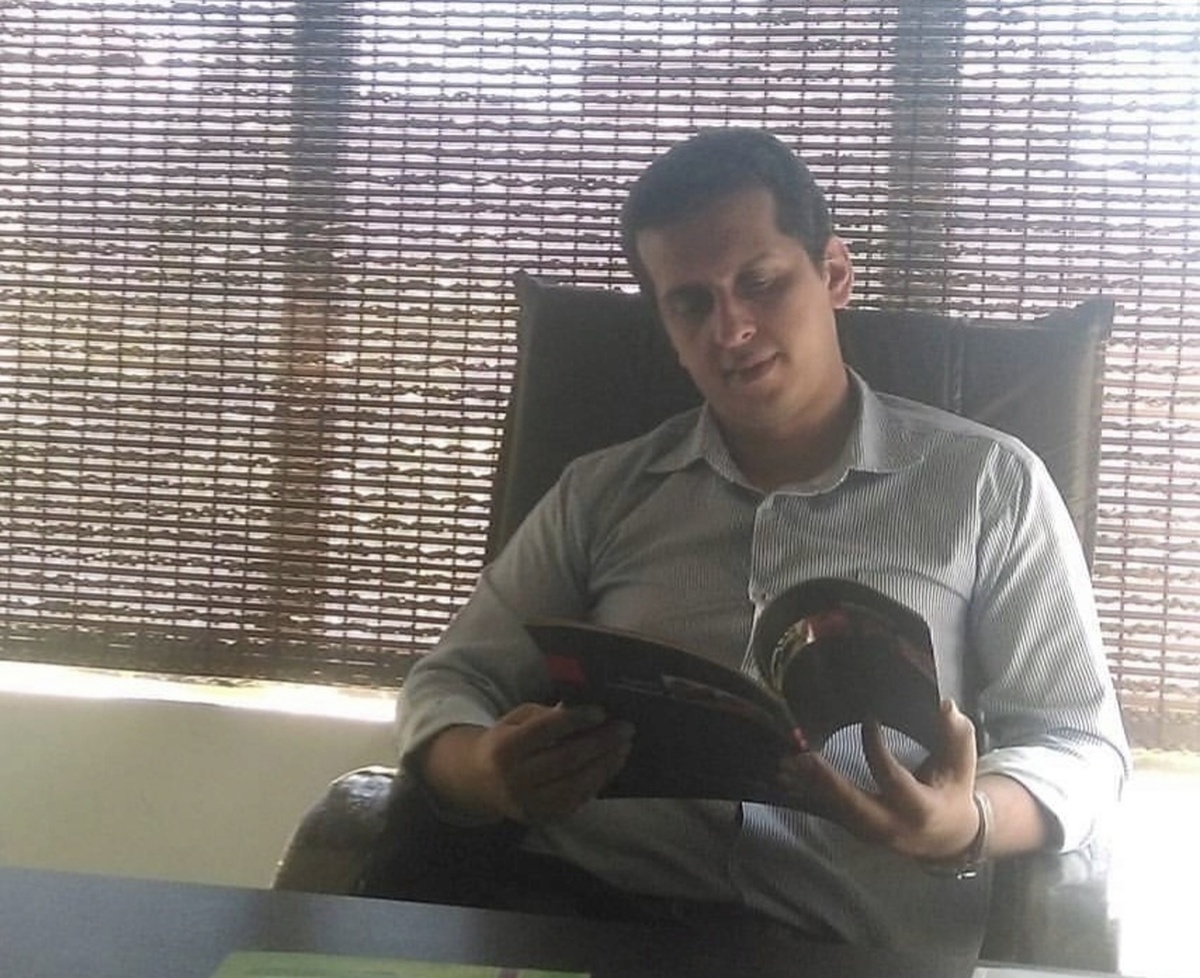 گیرم که مارچوبه کند تن به شکل مار
 کو زهر بهر دشمن و کو مهره بهر دوست